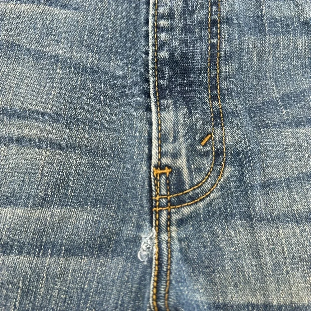 Levis ***small hole